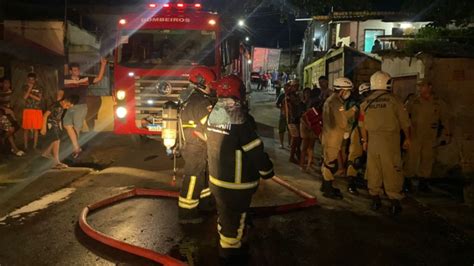 Bombeiros evitam propagação de incêndio no bairro da Paz JR NEWS