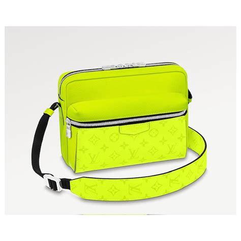 Louis Vuitton Besace LV Outdoor Jaune Fluo Cuir Ref 877169 Joli Closet