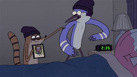 Image S5e20041 Rigby Showing Kid Benson Photo To Mordecaipng