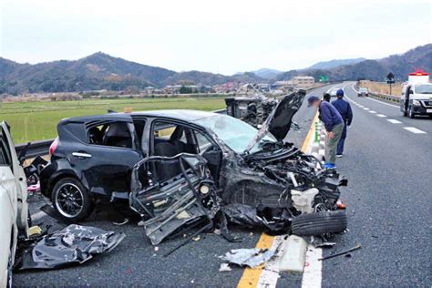 高速道路でトラックなど4台絡む事故、20代女性が意識不明の重体 山陰中央新報デジタル