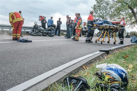 Zwei Motorr Der Krachen Frontal Ineinander