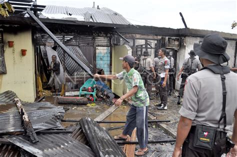 KEBAKARAN ASRAMA POLISI ANTARA Foto