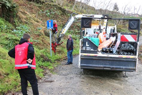 Trabzon B Y K Ehir Belediyesi Ekipleri A A K Lac K Mahallesi Nde Yol