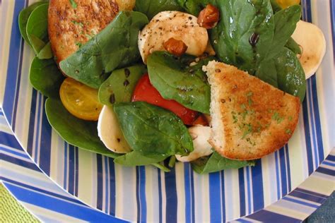 Spinach Salad with Bocconcini and Hazelnuts | Canadian Goodness