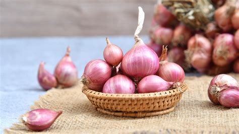 What Are Shallots And What Do They Taste Like