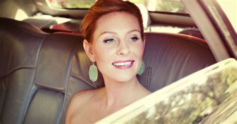 Les moineaux de la mariée Belle toute nude