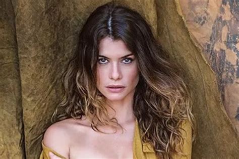 Alinne Moraes Publica Foto Decote Ousado E Web Reage Que Mulher