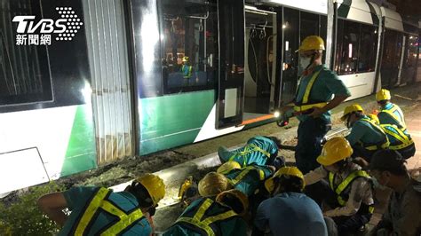 高雄輕軌又出事 「草皮太高」捲車底拋錨、50人被清車│tvbs新聞網