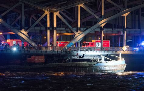 Hamburg Fischmarkt Unter Wasser Nach Schwerer Sturmflut Im Norden