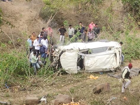 Accident On Sanchi Road Ghatla Of Raisen रायसेन के सांची रोड पर हादसा तेज रफ्तार कार ने बाइक