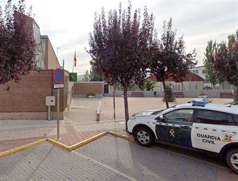 Guardia Civil y Policía Nacional Unida La Guardia Civil aparta al