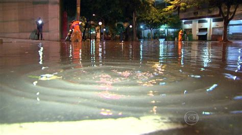 Chuva forte provoca estragos em pontos do Rio após dez dias de estiagem