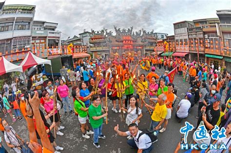 台灣嘉義布袋建德宮舉行火燈夜巡 圖集 香港中通社