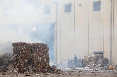 La Fábrica De Reciclaje Incendiada En Aldeamayor Retoma La Actividad El Norte De Castilla