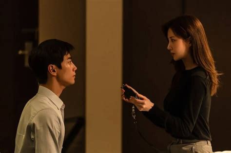 Netflix韓國電影《解禁男女》大玩sm題材 徐玄化身火辣性感ol調教李濬榮