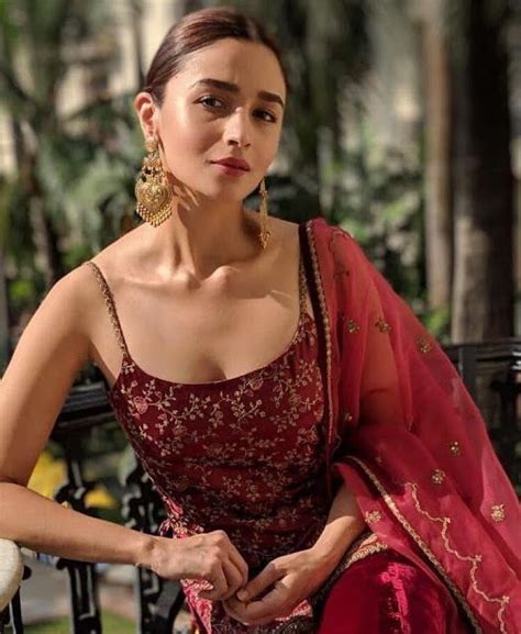 Gorgeous Maroon Outfits By Alia Bhatt