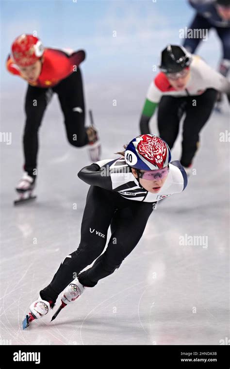 Pista corta de patinaje de velocidad fotografías e imágenes de alta