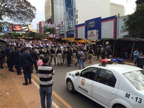 G1 Paralisação de fiscais e protesto de taxistas provocam filas na