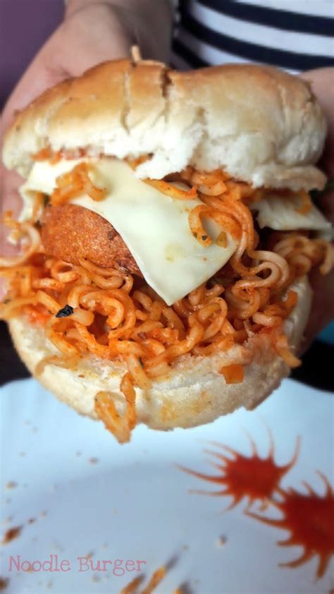 Delish Food Noodle Burger