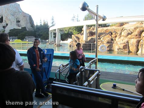 Finding Nemo Submarine Voyage at Disneyland | Theme Park Archive