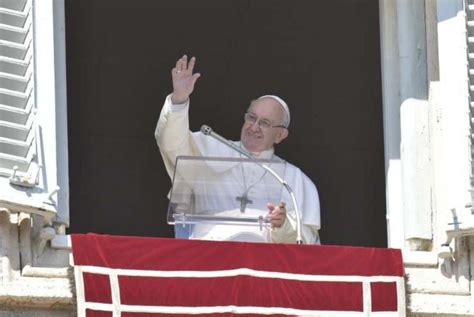 Angelus Papa Francesco Ci Invita Ad Avere Lo Sguardo Fisso A Cristo