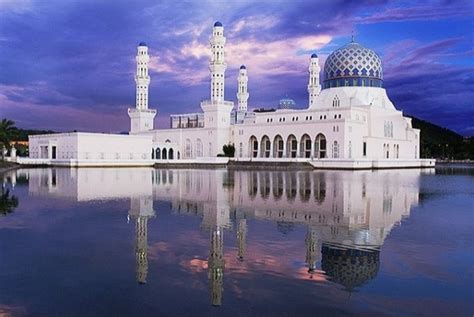 Rasakan Pancaran Keindahan Masjid Terapung Malaysia Republika Online