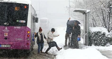 11 Mart İstanbul da Marmaray metrobüs otobüs ve metro seferleri