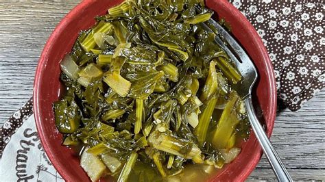 Cook Easy Low Sodium Southern Seasoned Turnip Greens With Smoked Turkey