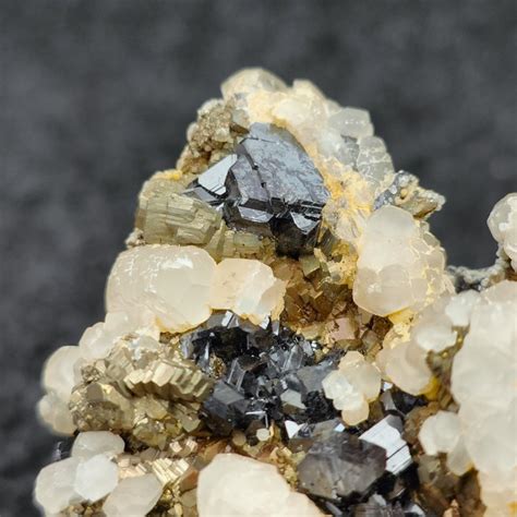 MARMATITE Con PIRITE BLENDA E CALCITE Kosovo Super Cristalli Su