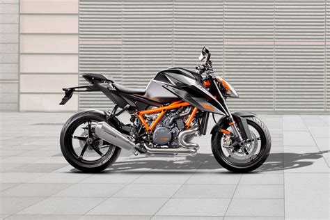 Ktm 1290 Super Duke R Starting Price 1250 Lakh Launch Date 2022 Specs Images News Mileage