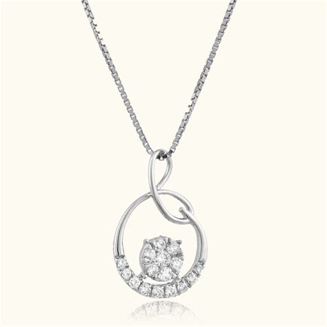 Halo Diamond Pendant – Caratly