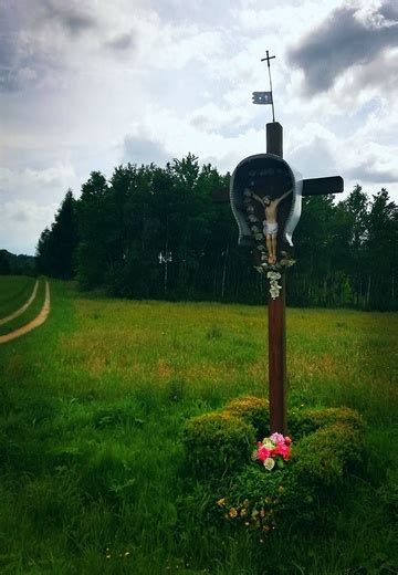 Przydrożne krzyże kapliczki kościoły i cerkwie na ponad 400