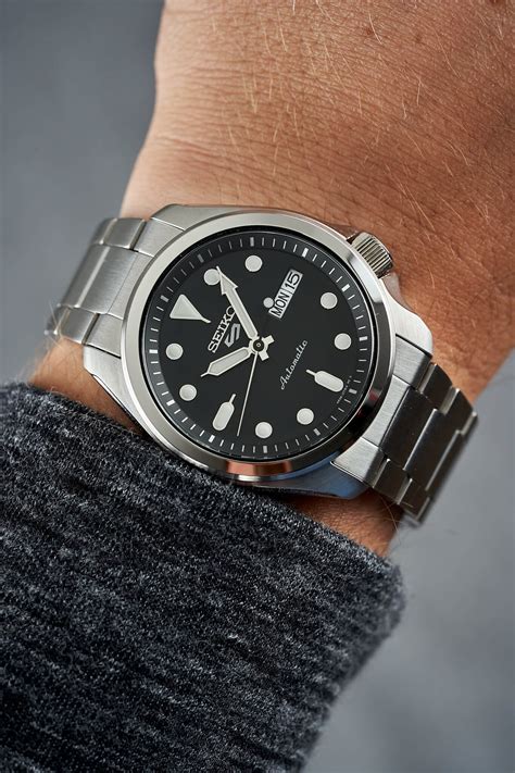 Seiko 5 SRPE55 40mm Fixed Bezel Review - Watch Clicker