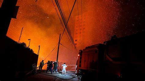 VIDEO : Fire ravages Chile's Vina del Mar seaside resort | Euronews