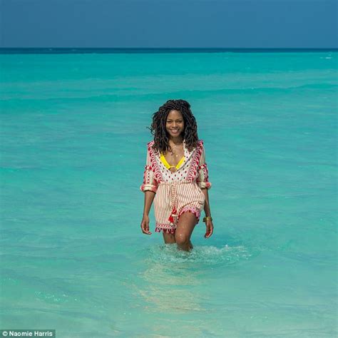 Bikini Clad Naomie Harris Shows Off Her Impressive Abs Daily Mail Online