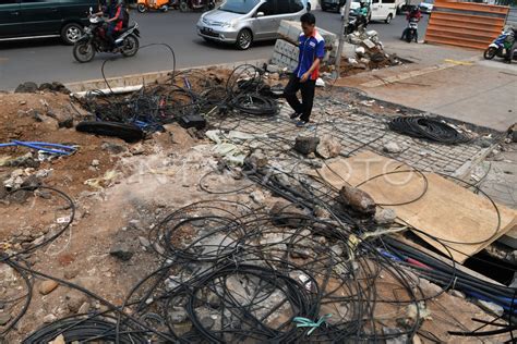 KABEL OPTIK SEMRAWUT ANTARA Foto