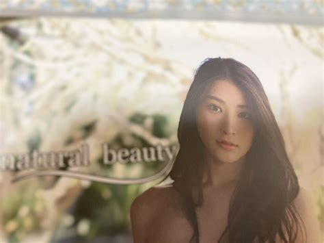 【目立った傷や汚れなし】本庄鈴 写真集 Natural Beauty 3000部限定愛蔵版 透明保護ブックカバー付きの落札情報詳細