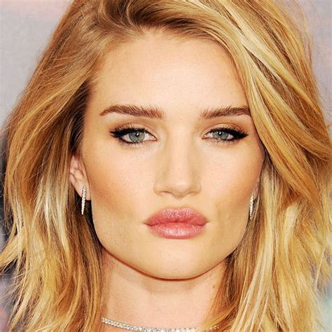 Proof That Rosie Huntington-Whiteley's Makeup Is Always 100