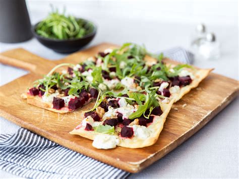 Flammkuchen mit Roter Bete und Ziegenkäse Rezept mit Video Kitchen