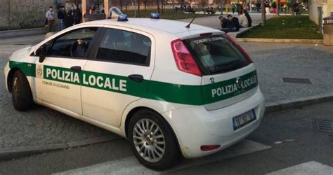 Legnano D In Escandescenze Al Comando Di Polizia Locale E Picchia Due