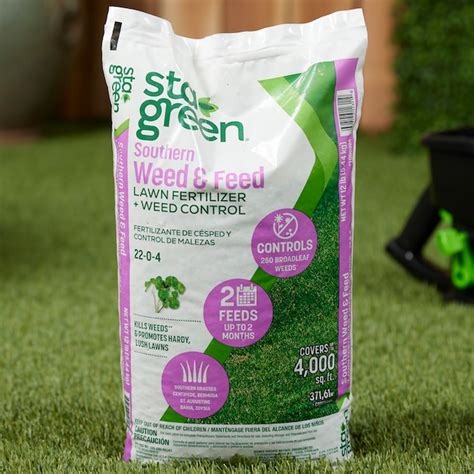 Sta Green Southern Weed And Feed 12 Lb 4000 Sq Ft 22 0 4 Weed And Feed Fertilizer In The Lawn