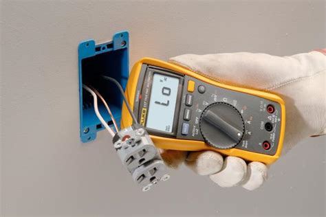 Fluke 117 Electricians Digital Multimeter