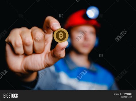 Imagen Y Foto Miner Mine Holds Prueba Gratis Bigstock