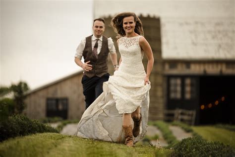 25+ Barn Wedding Pictures for Your Inspiration - Wedding Maps