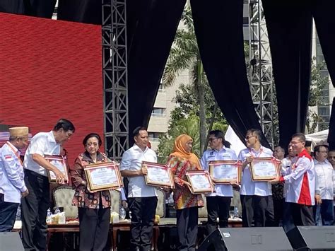 Megawati Dianugerahi Tokoh Penggerak Gotong Royong Desa