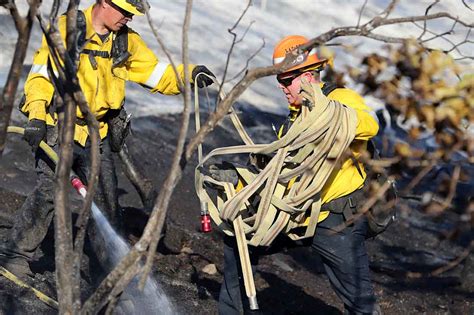 Photos Of Firefighters At A Brush Fire In Newhall California Wildfire Today