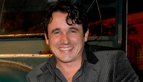 ultimo trabalho de caio junqueira foi sucesso da netflix parceira