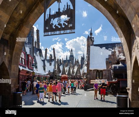 Entrance to the Wizarding World of Harry Potter, Islands of Adventure ...