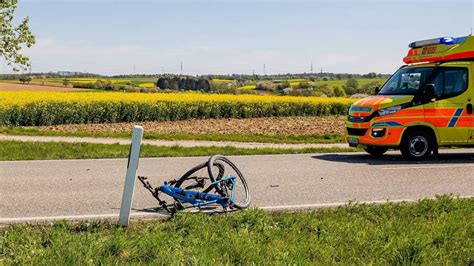 Zusammensto Mit Schulbus J Hriger Radfahrer Lebensgef Hrlich Verletzt