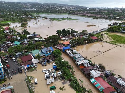 Dawn Brancheau's Fateful Day in the Tank: A Look Back at Her Tragic Fate 9